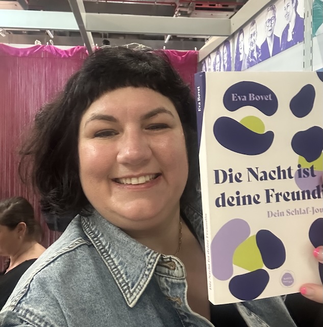 Eva Bovet mit ihrem Buch "Die Nacht ist deine Freundin"